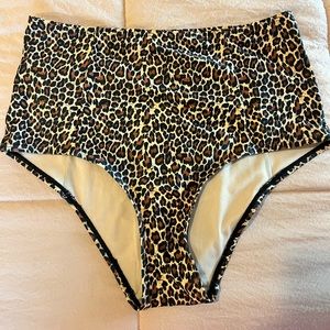 Small cheetah/leopard cut high EUC kortni jeane